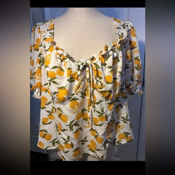 Lemon yellow crop top shirt - Picture 3 of 5